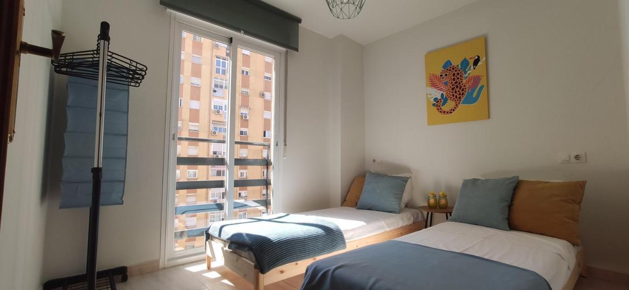 Huelin House Beach And Sun, Con Parking Y A 500 Metros De La Playa Apartment Malaga Ngoại thất bức ảnh