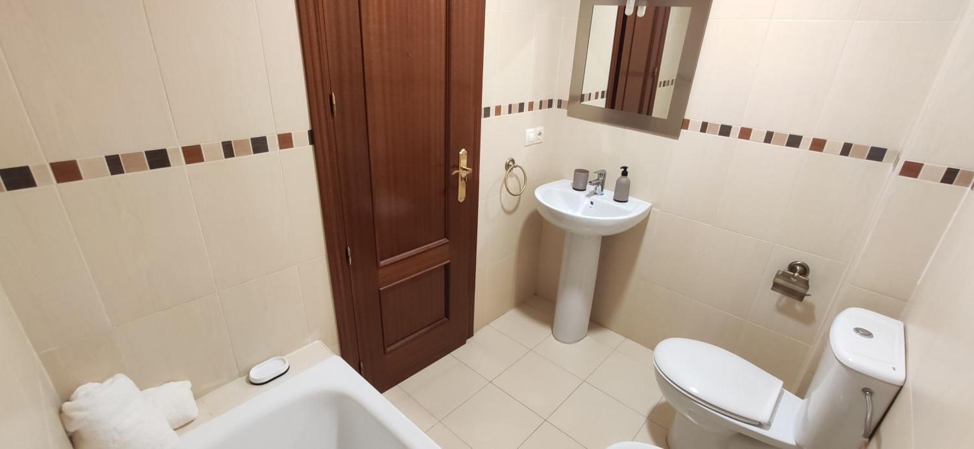 Huelin House Beach And Sun, Con Parking Y A 500 Metros De La Playa Apartment Malaga Ngoại thất bức ảnh