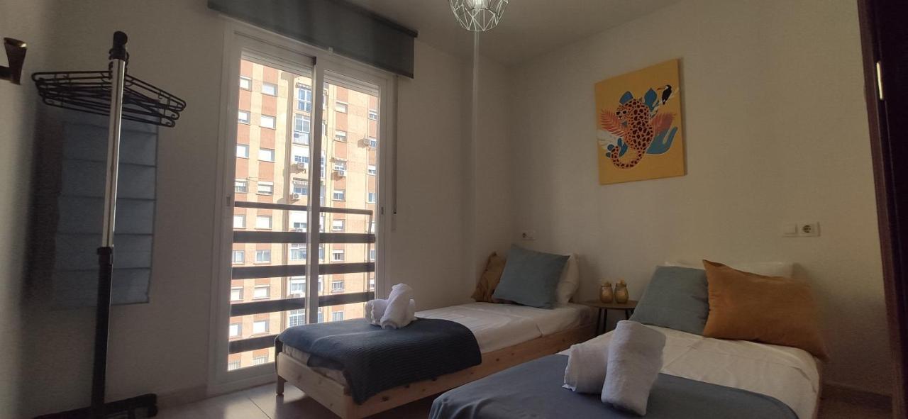 Huelin House Beach And Sun, Con Parking Y A 500 Metros De La Playa Apartment Malaga Ngoại thất bức ảnh